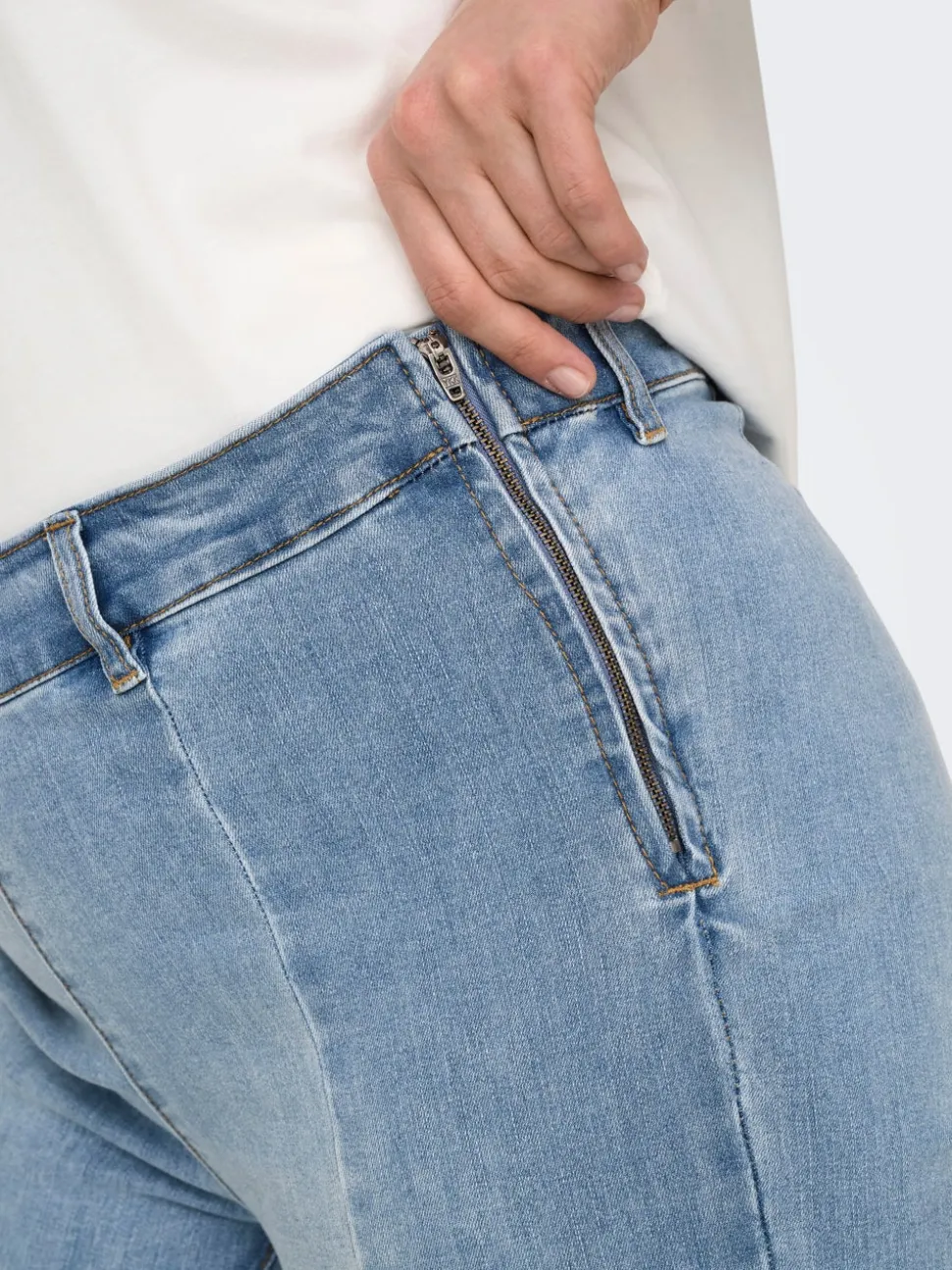 CARSALLY Vita media Flared Fit Jeans