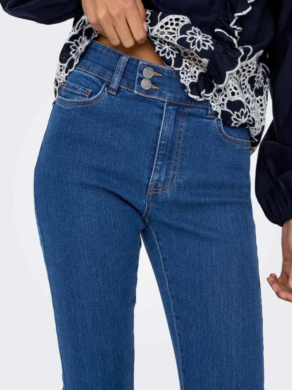 JDYKAREN Vita media Flared Fit Jeans