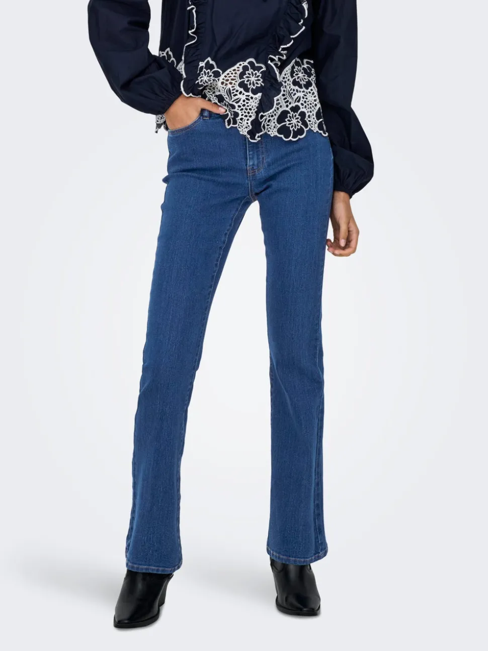 JDYKAREN Vita media Flared Fit Jeans