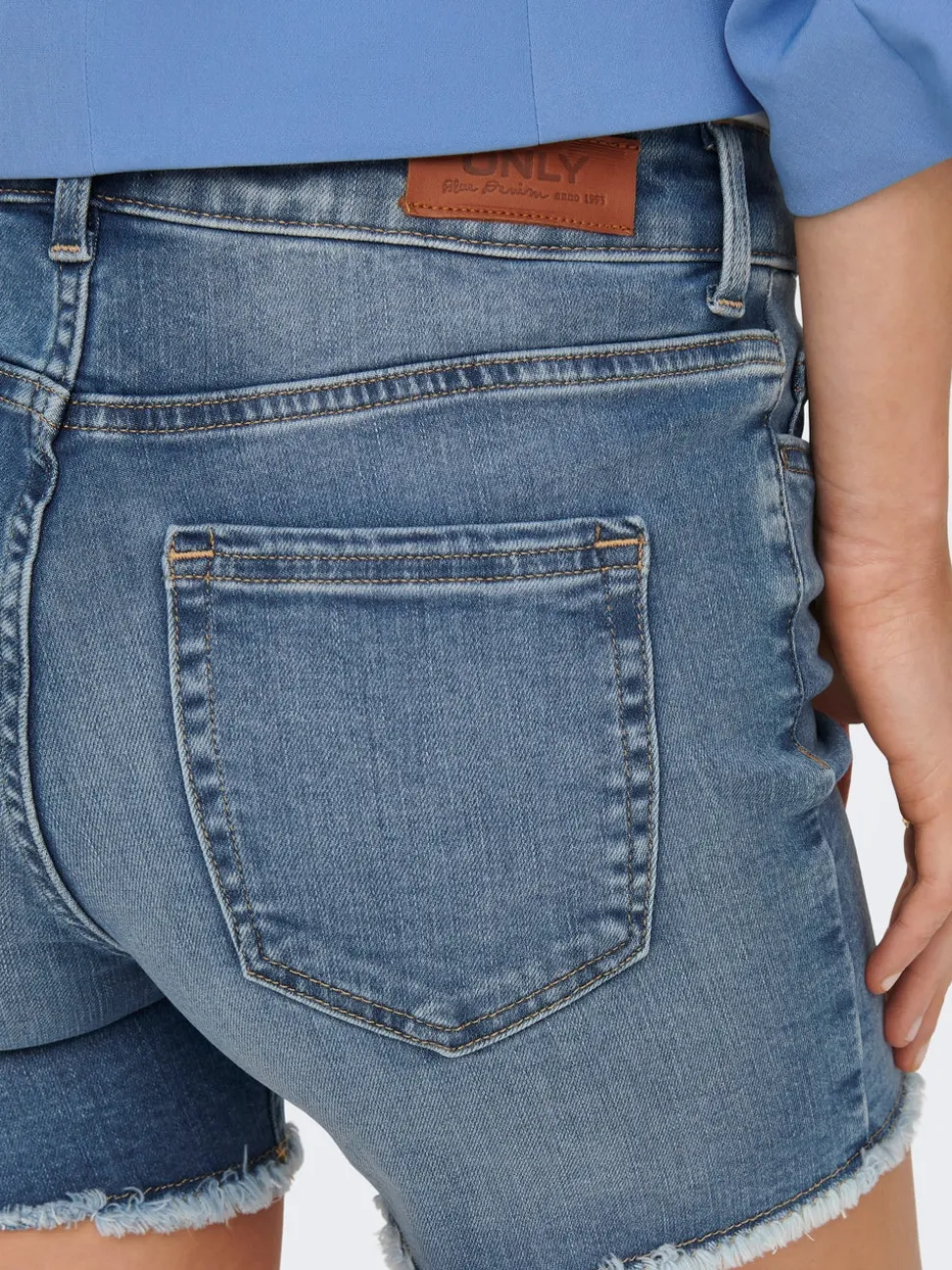 ONLBLUSH Vita media Regular Fit Bermuda in jeans