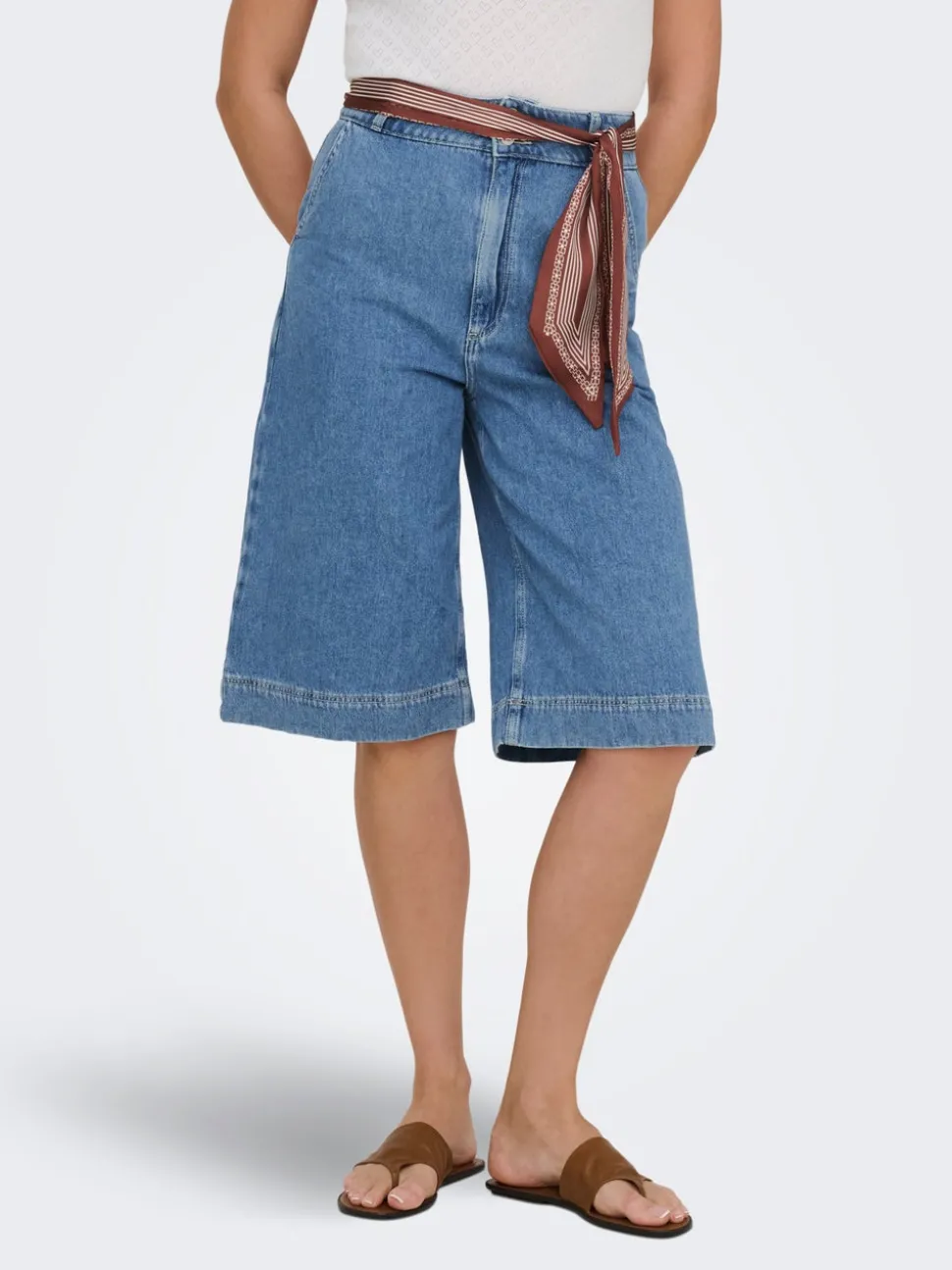 ONLDAVINA Vita media Regular Fit Bermuda in jeans