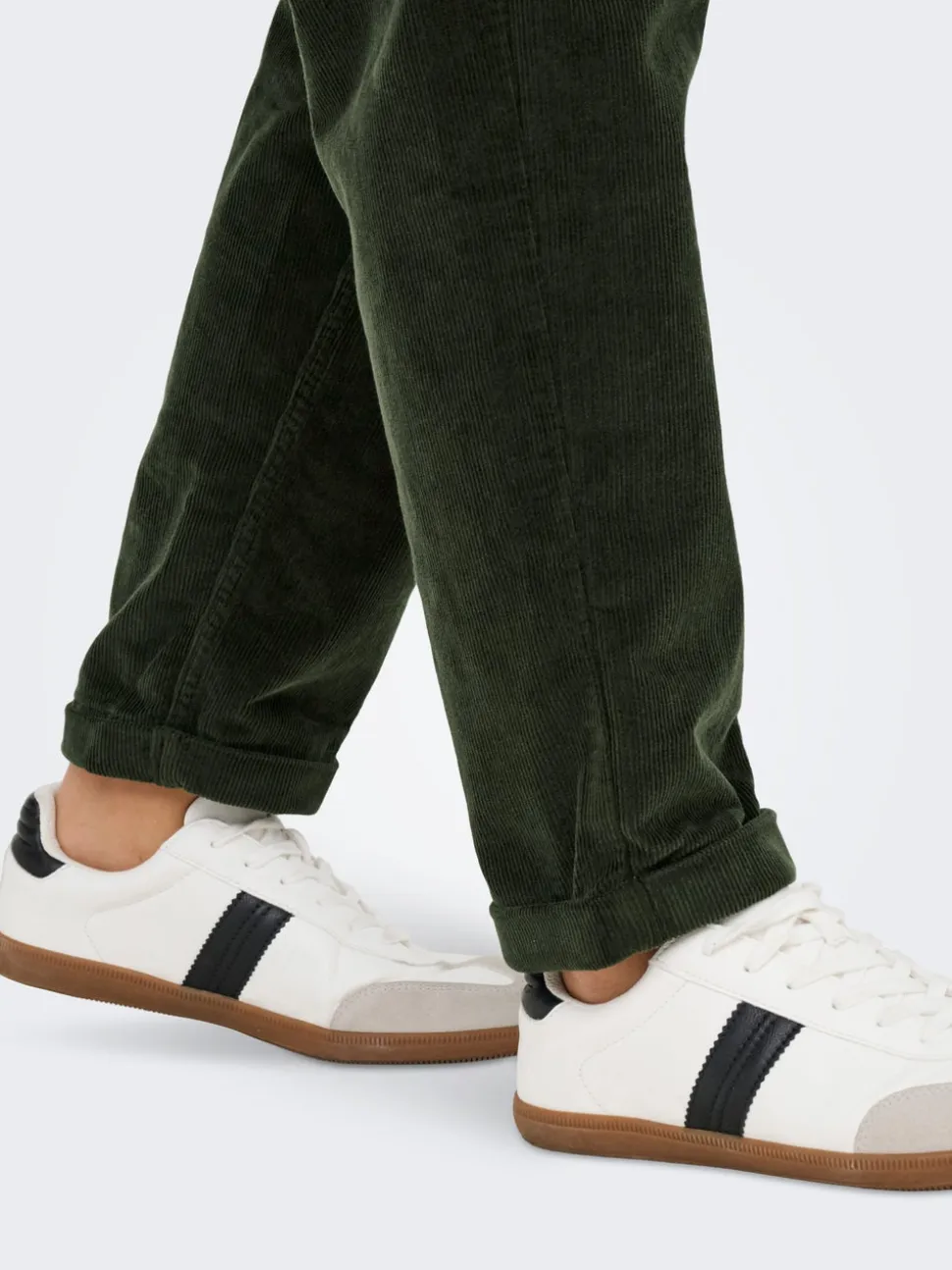 ONLFLORA Pantaloni classici in velluto a coste taglio carrot