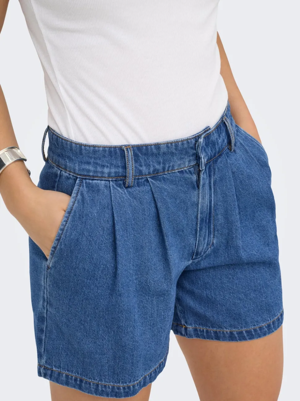 ONLLUKA Vita media Loose Fit Bermuda in jeans