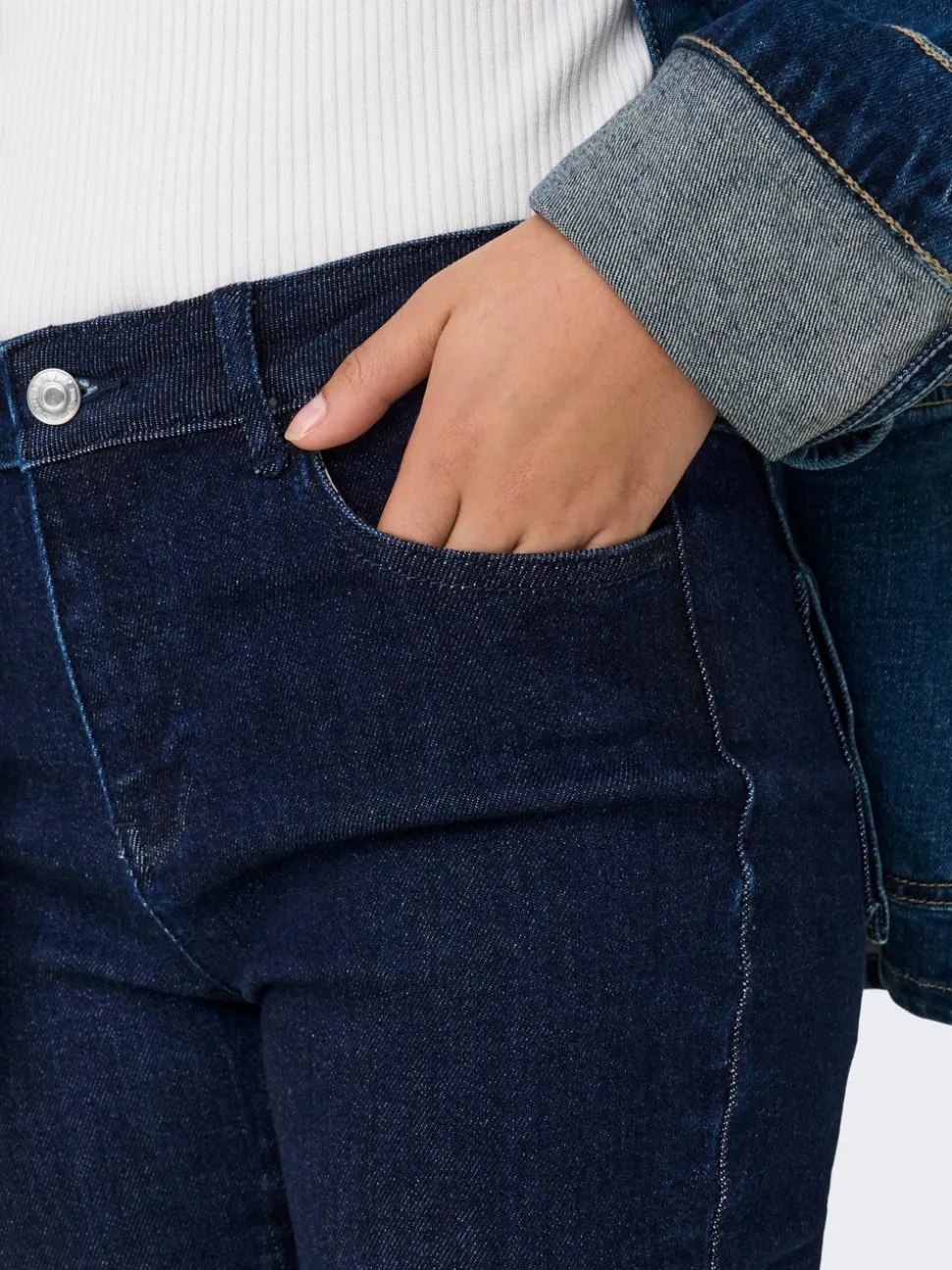 ONLMILA Vita media Flared Fit Jeans