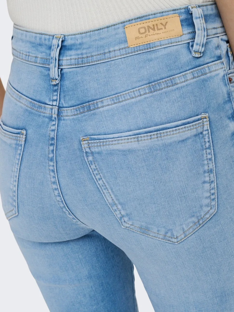 ONLWAUW Vita alta Flared Fit Jeans